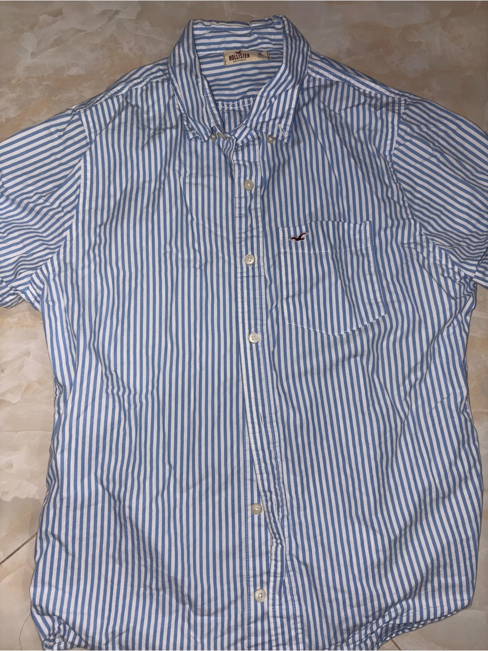 Hollister Men’s Blue and White Striped Short-Sleeve Button-Down Shirt